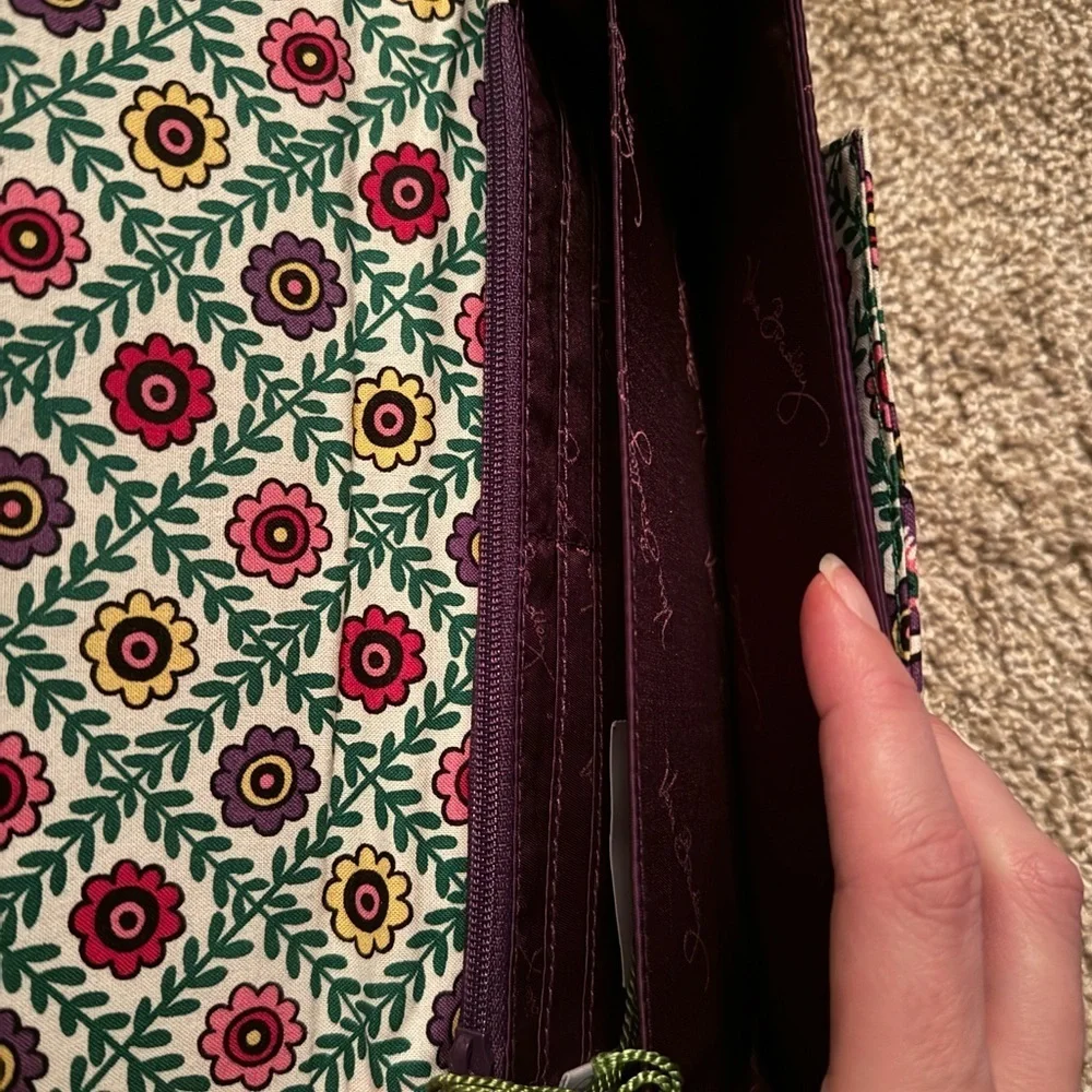 Vera Bradley NEW Viva La Vera Travel Wallet - Picture 2 of 6